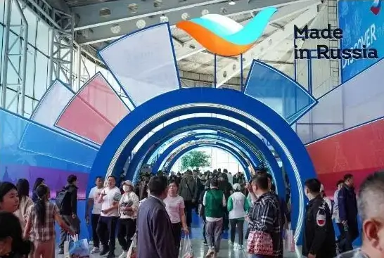 男夏天旅游穿搭图片